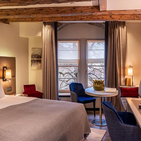 Hotel Les Armures Geneva Exterior photo A room at the hotel