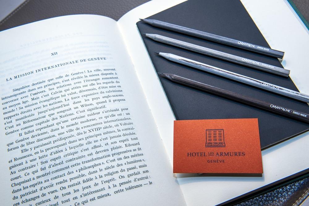 Hotel Les Armures Geneva Exterior photo A hotel business card