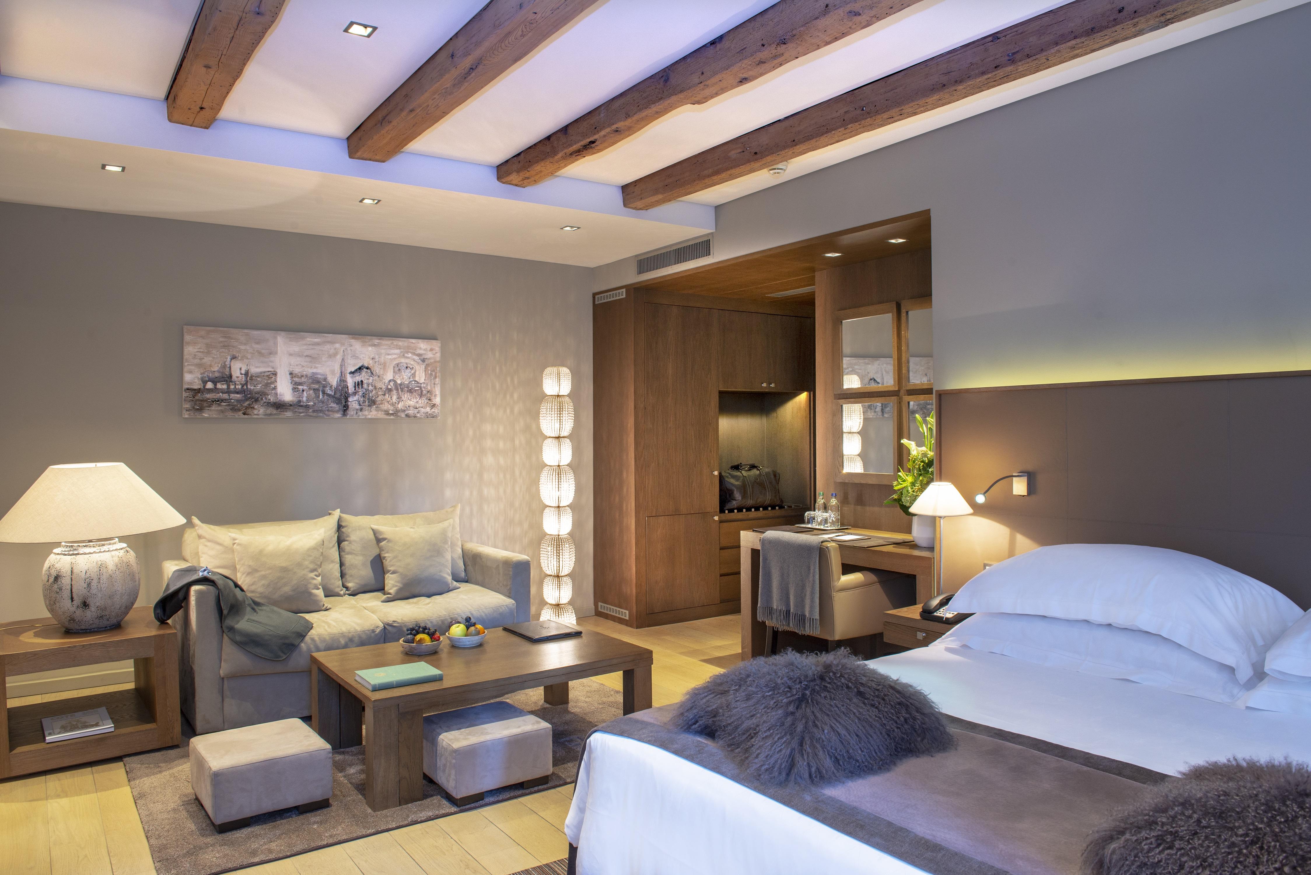 Hotel Les Armures Geneva Exterior photo A suite at the Hotel de Crillon