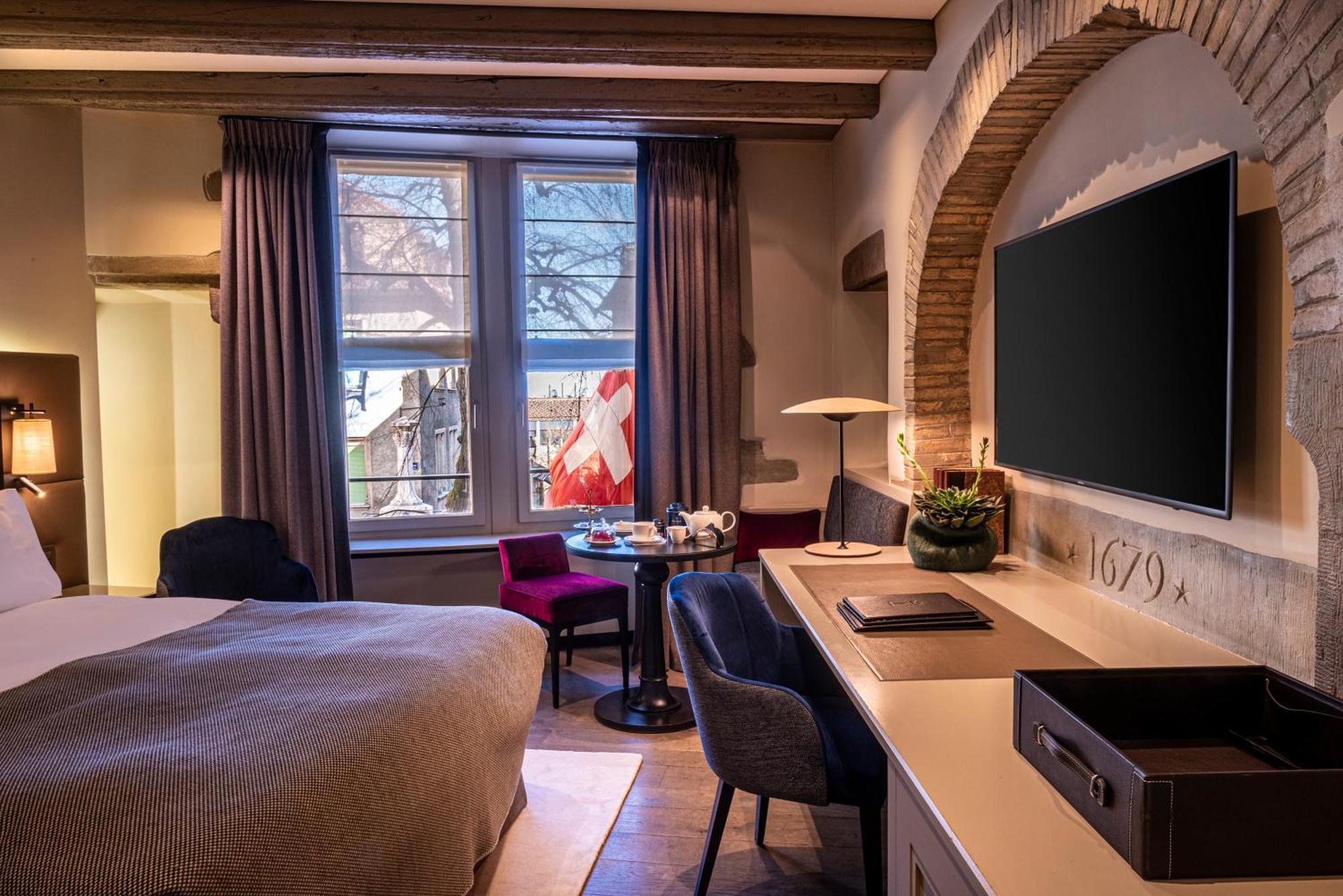 Hotel Les Armures Geneva Exterior photo Deluxe room