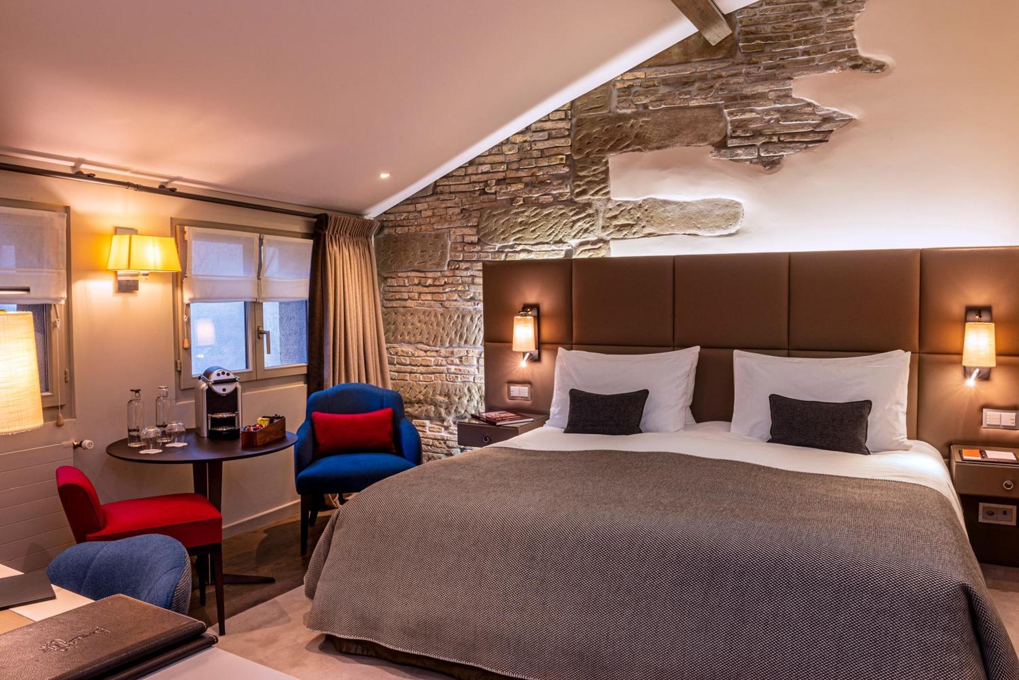 Hotel Les Armures Geneva Exterior photo Deluxe room